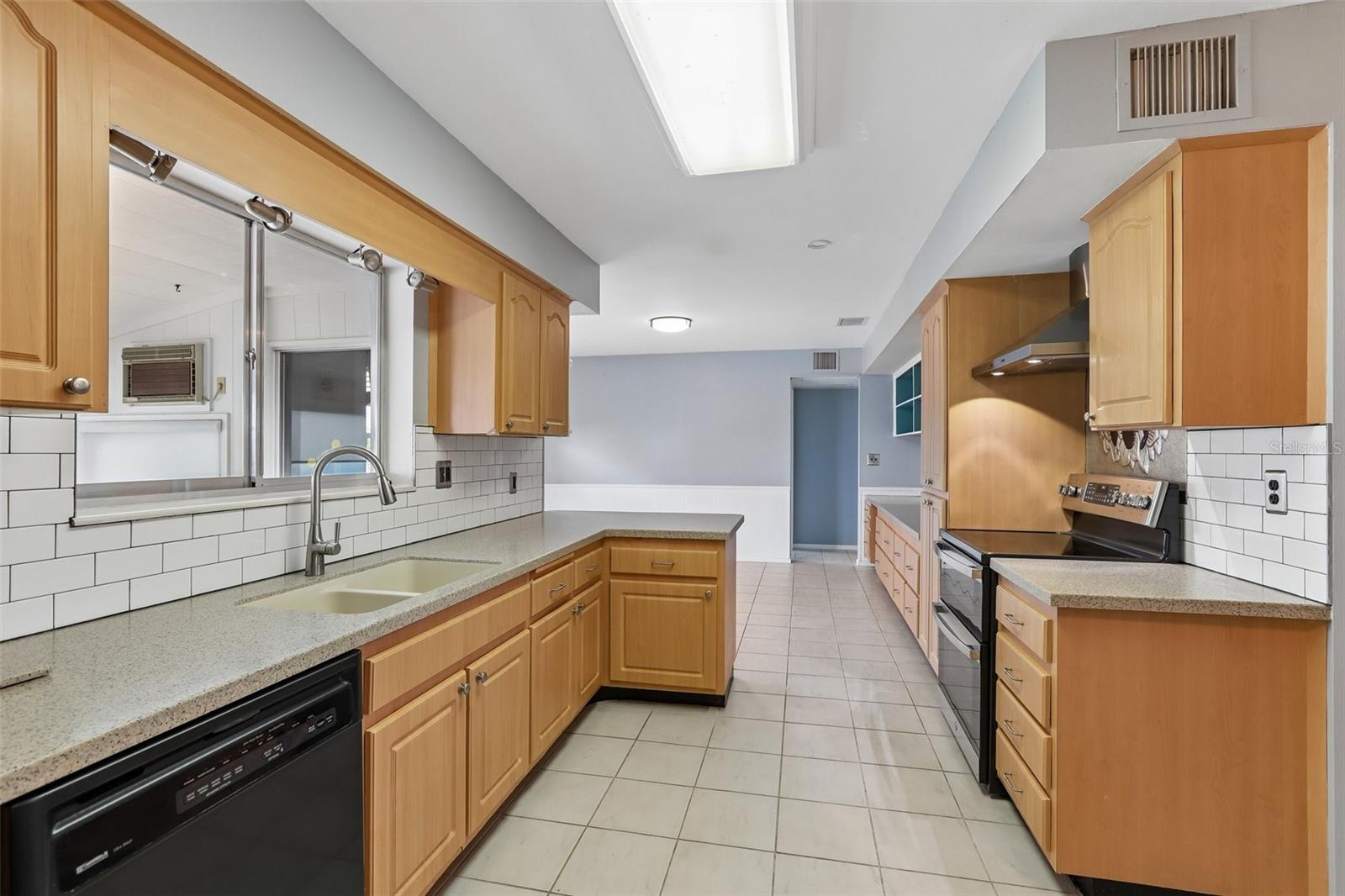 1001 La Jolla Ave Property Photo 18