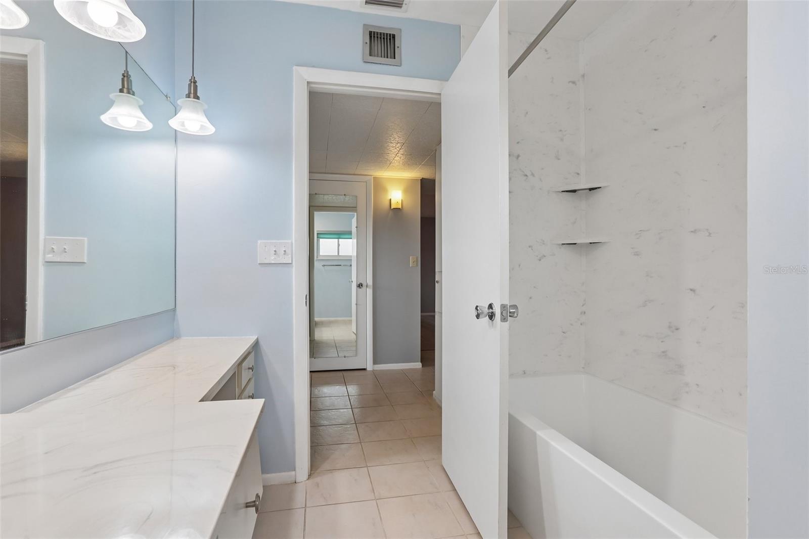 1001 La Jolla Ave Property Photo 27