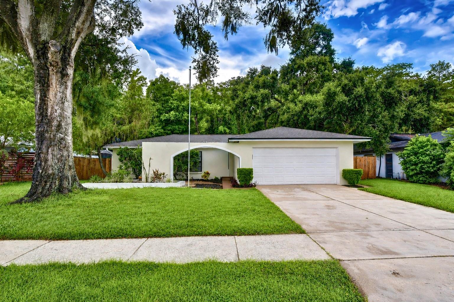 16122 Oakmanor Dr Property Photo 1