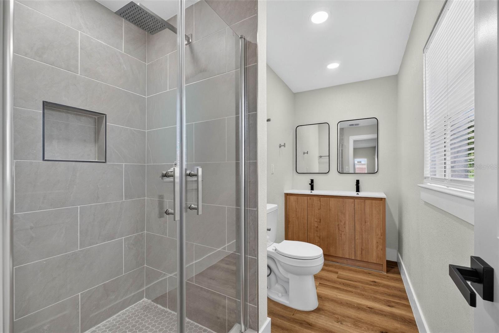 655 Travis Ct Property Photo 22