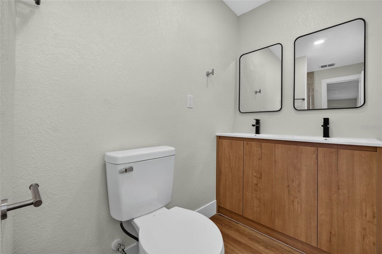 655 Travis Ct Property Photo 23