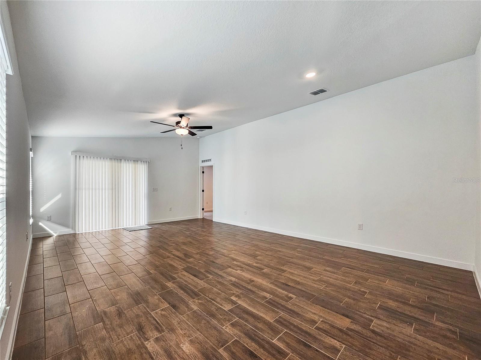 TB8542809 Property Photo 3