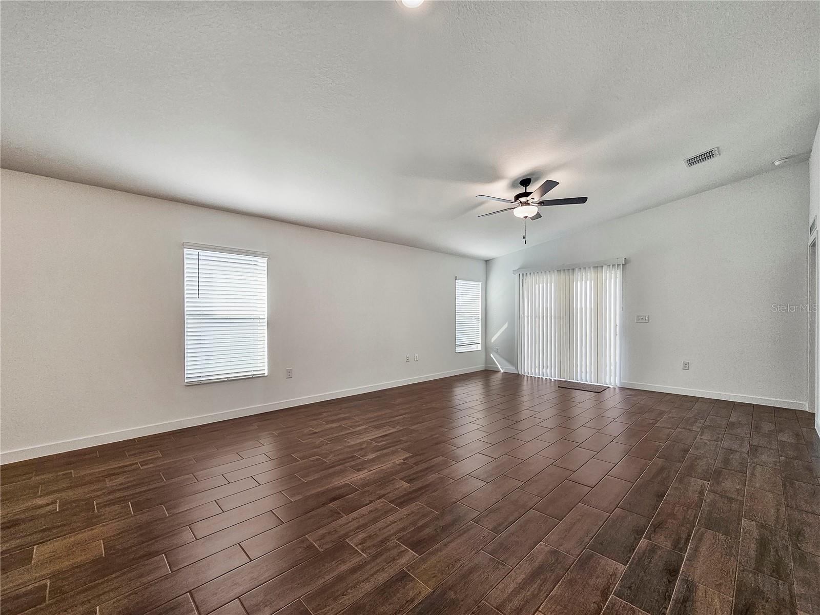 TB8542809 Property Photo 5