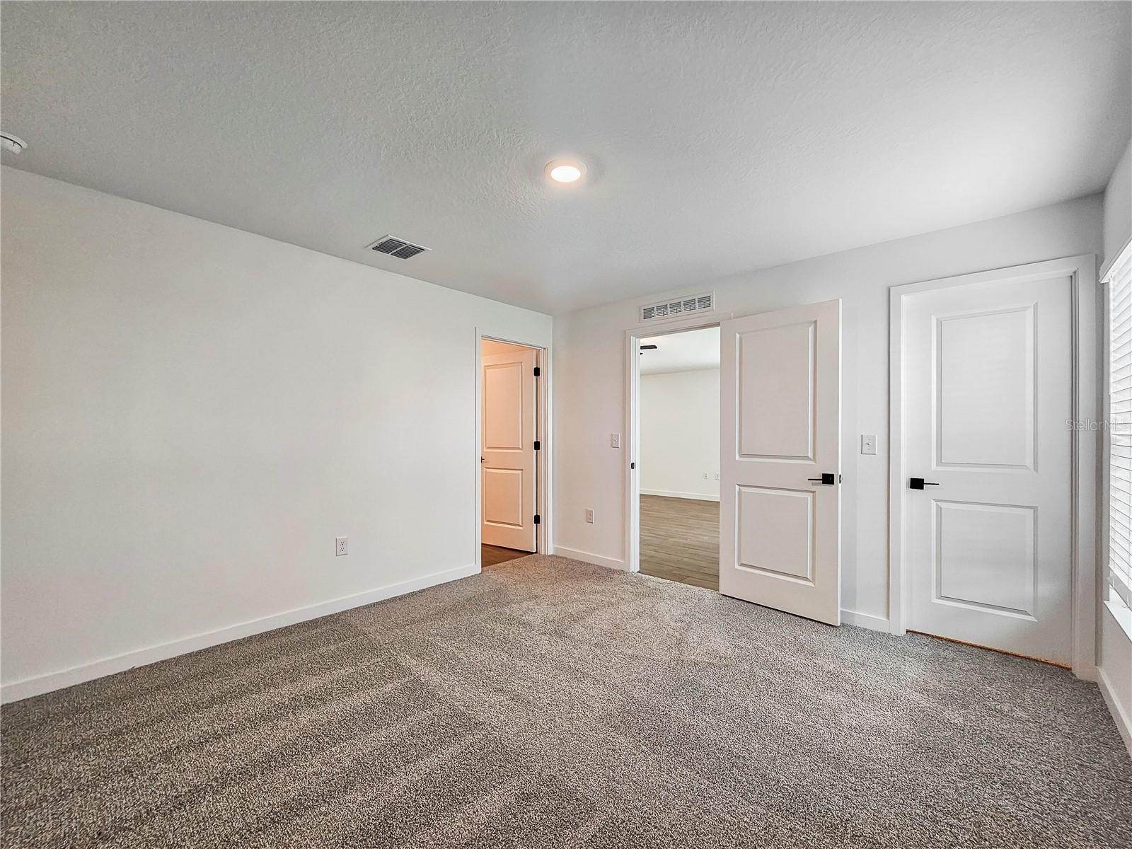 TB8542809 Property Photo 10