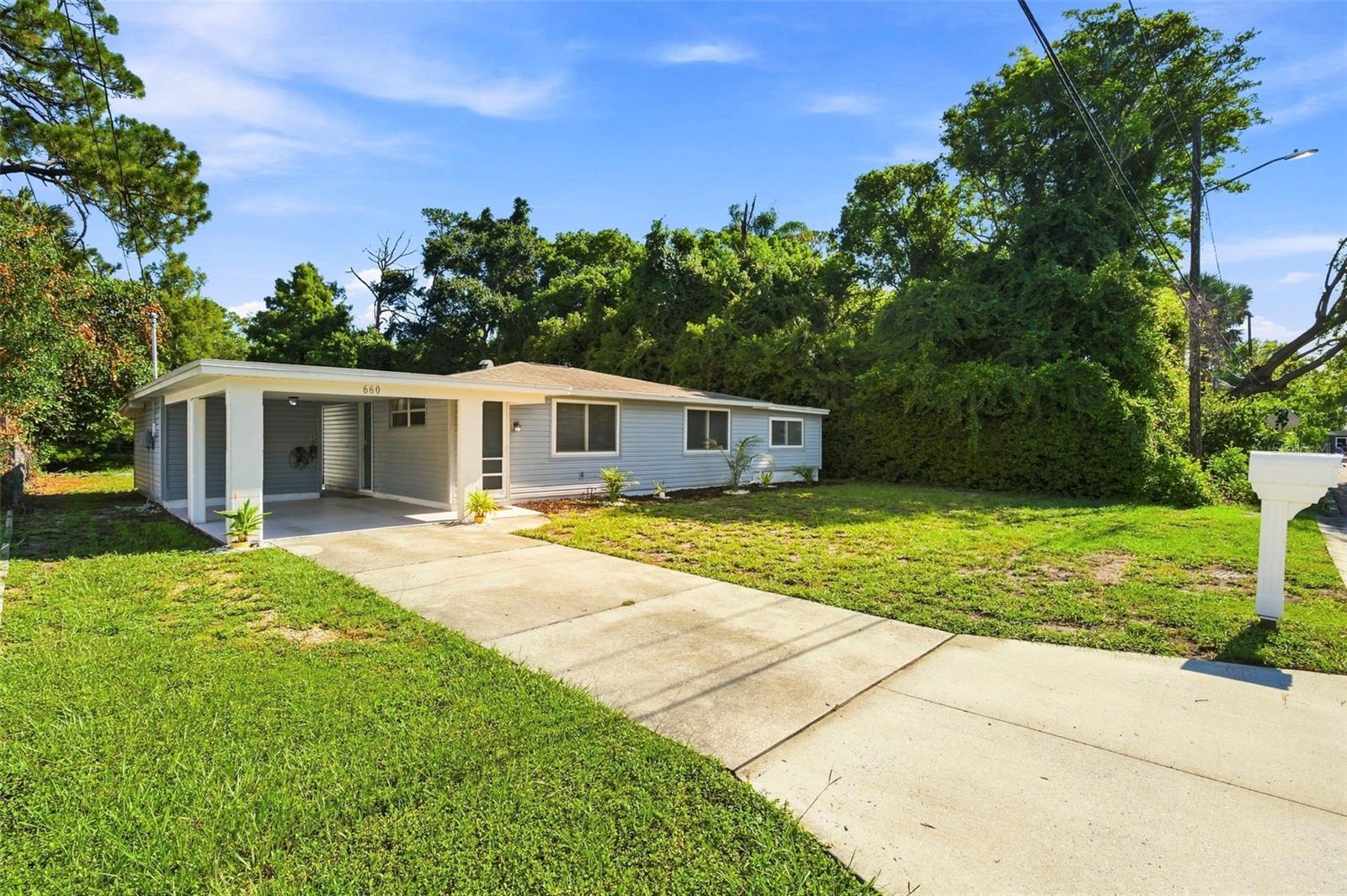 660 DEXTER DR