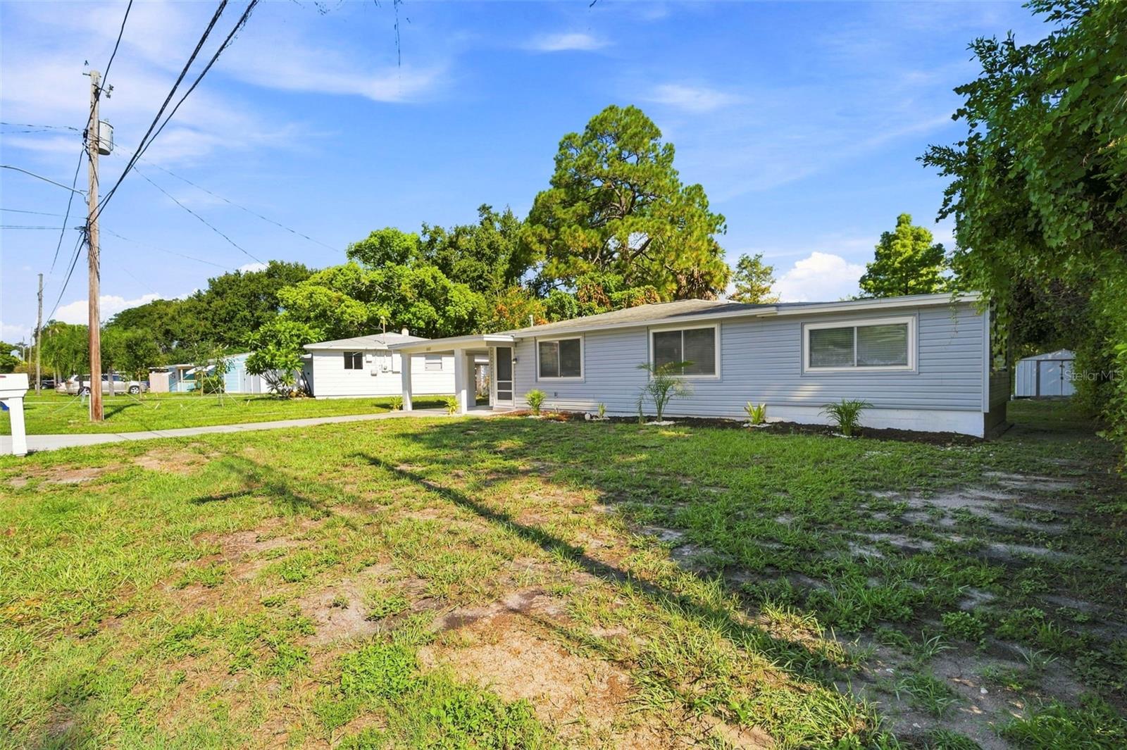 660 Dexter Dr Property Photo 3