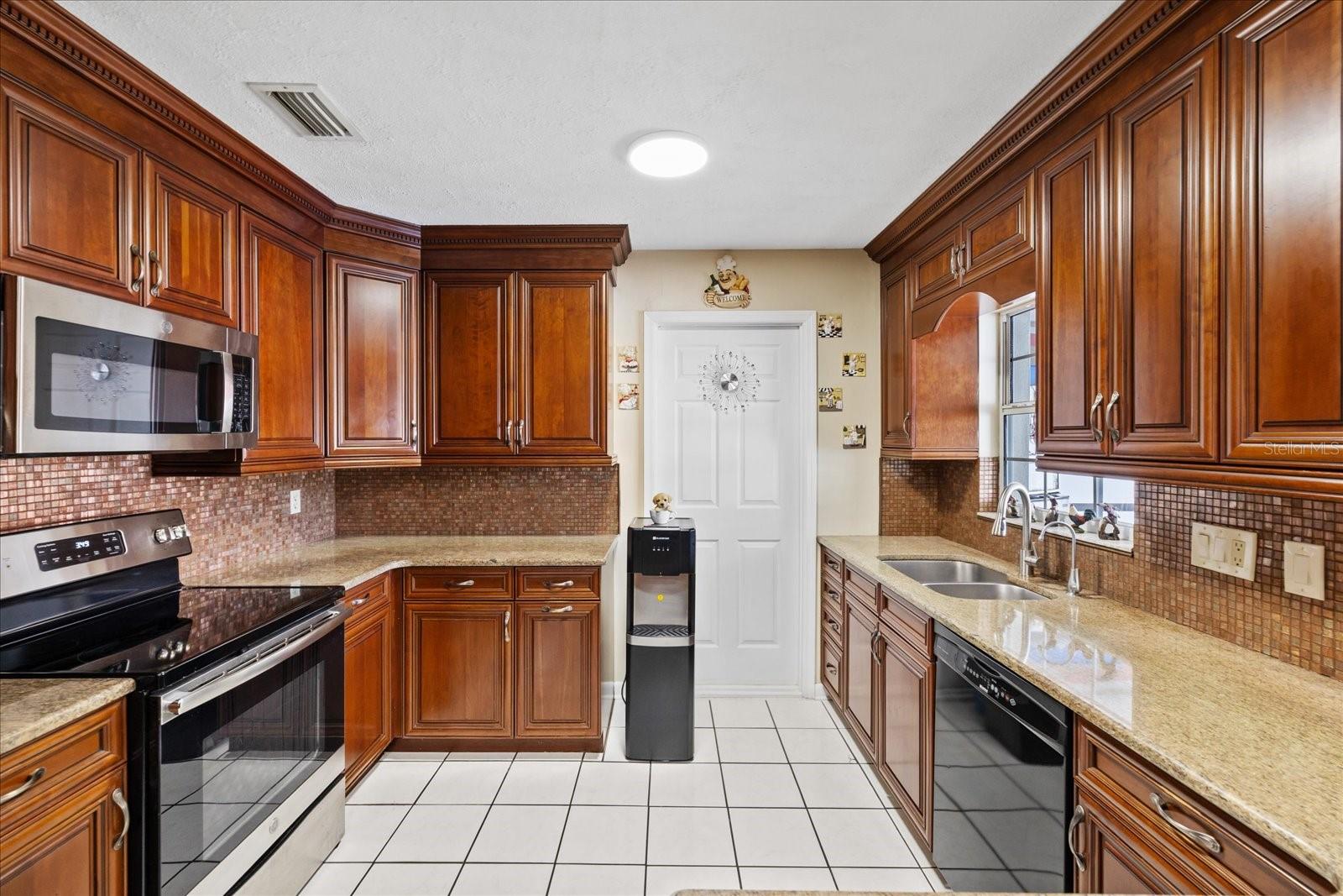 5809 N Hale Ave Property Photo 5