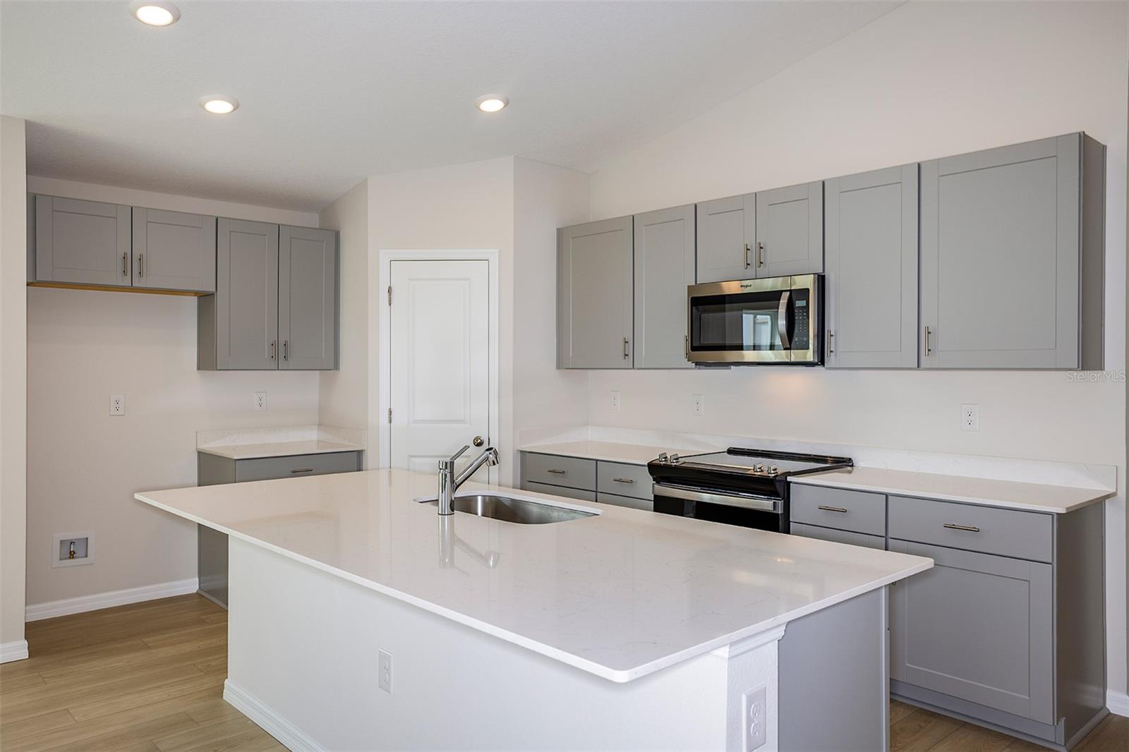 36691 Thornhedge Dr Property Photo 2
