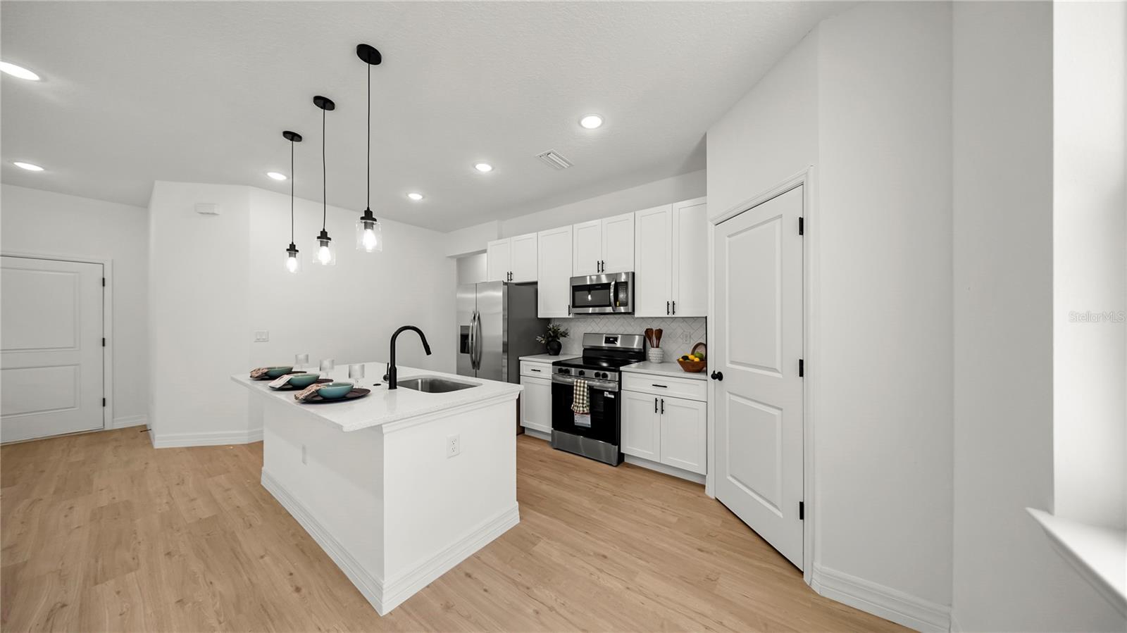 11128 N G Martinelli Property Photo 7