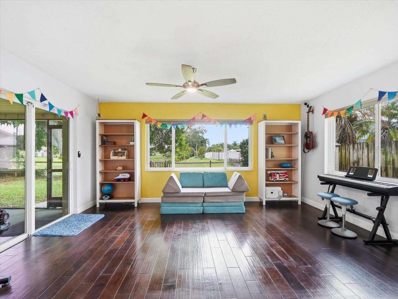 7024 124th Ter Property Photo 4