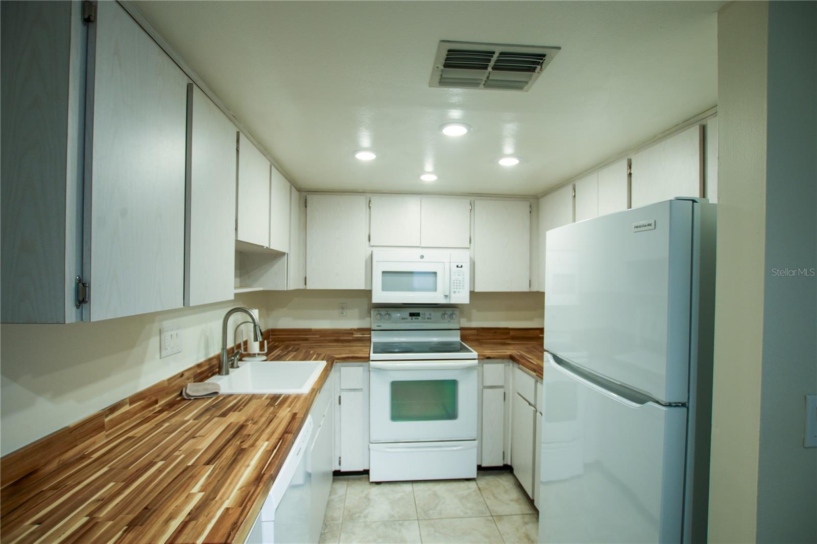 2360 Shelly Dr #b Property Photo 15
