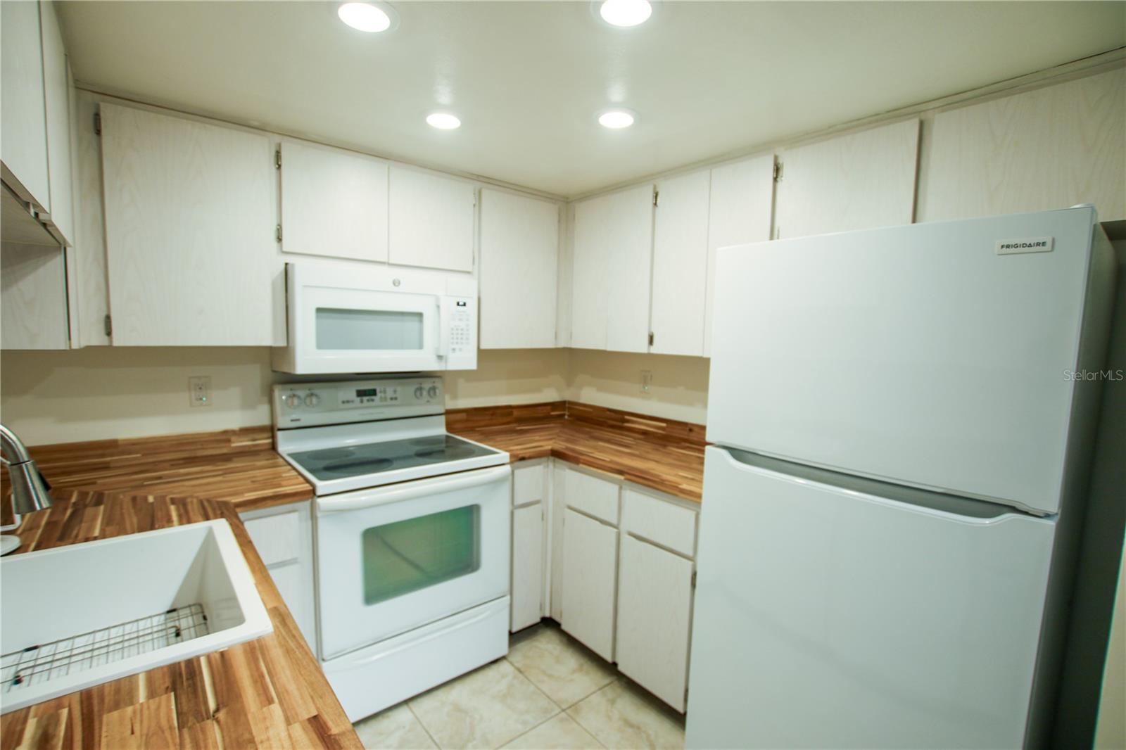 2360 Shelly Dr #b Property Photo 17