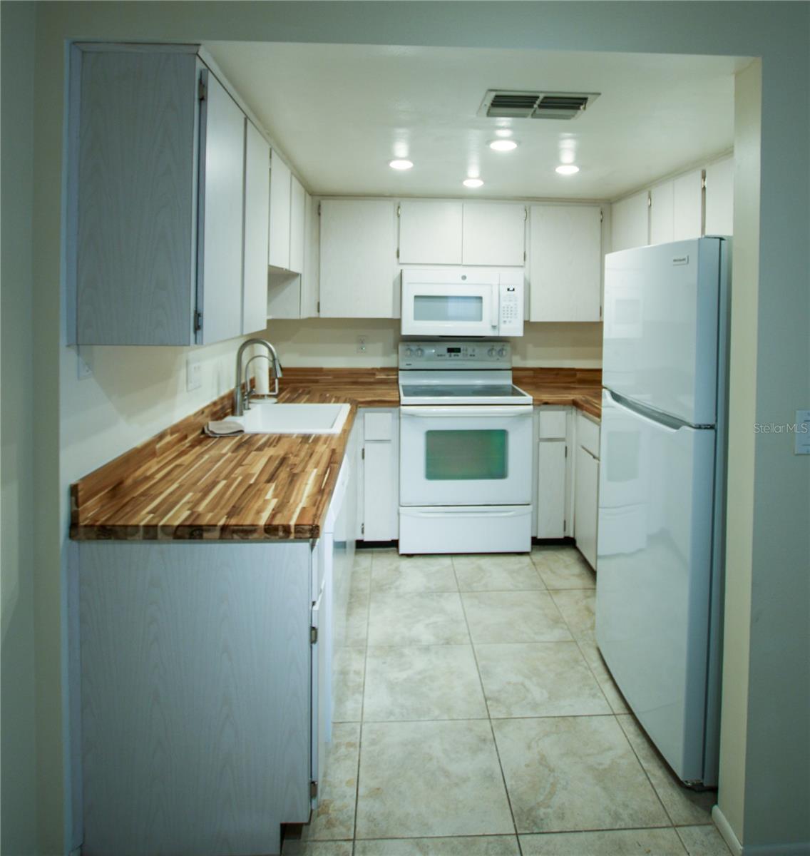 2360 Shelly Dr #b Property Photo 18