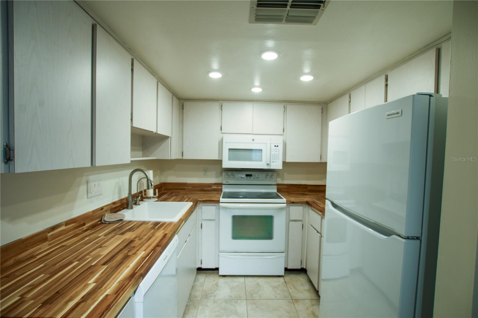 2360 Shelly Dr #b Property Photo 19
