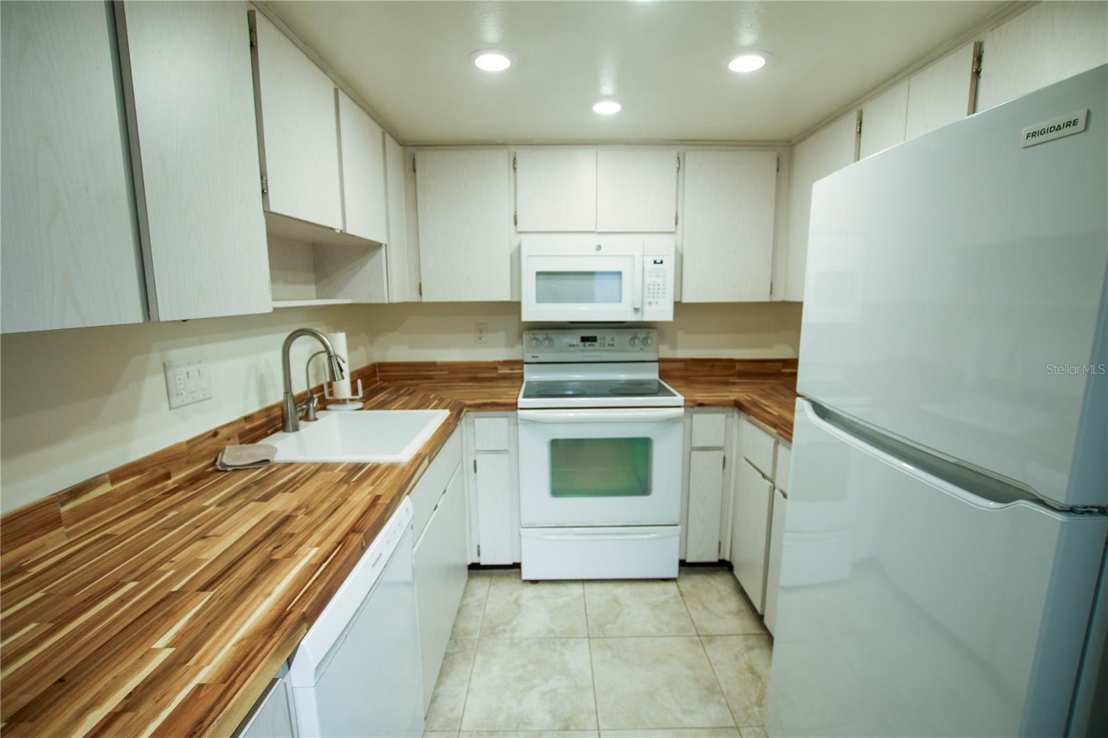 2360 Shelly Dr #b Property Photo 20