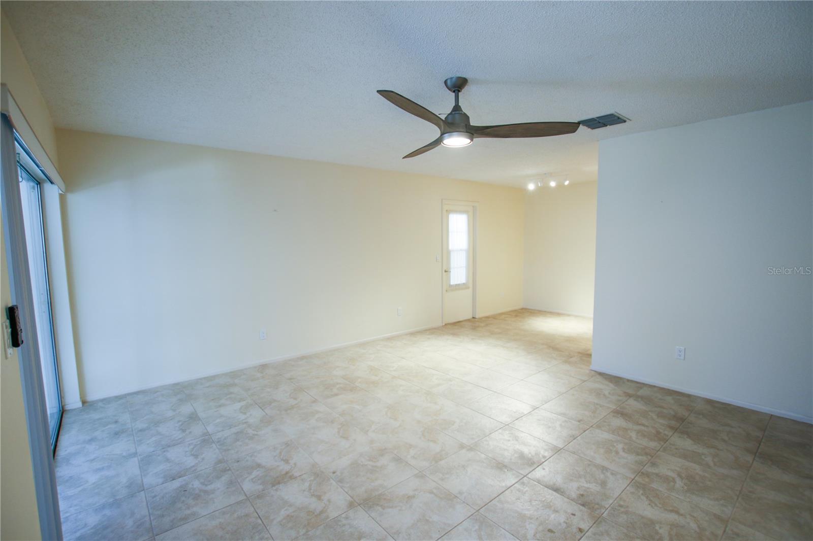 2360 Shelly Dr #b Property Photo 27