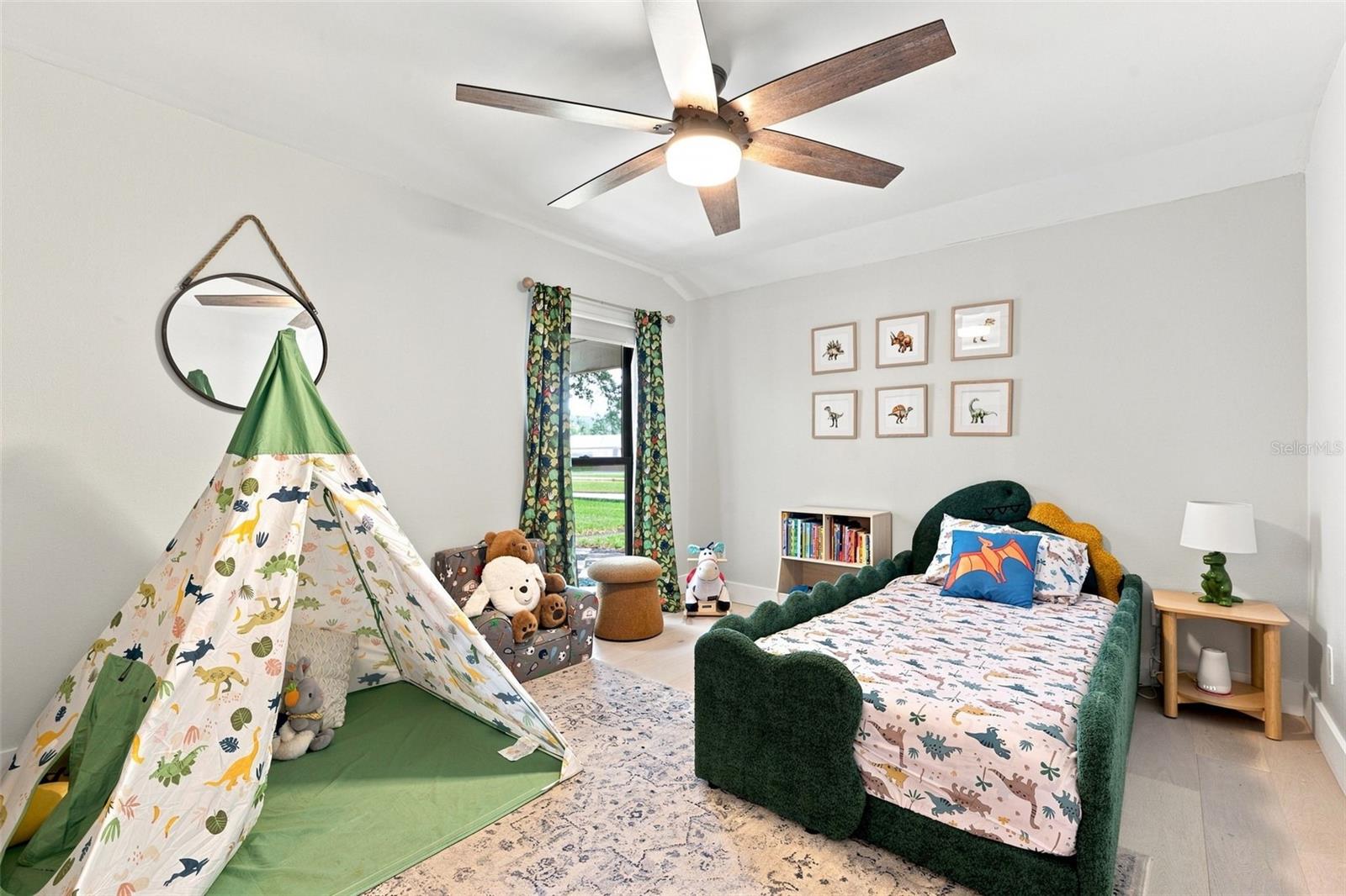 1683 Oak Pl Property Photo 22
