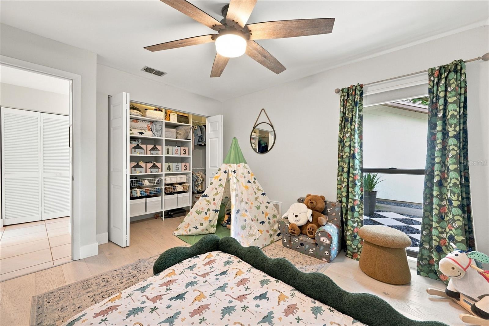 1683 Oak Pl Property Photo 23