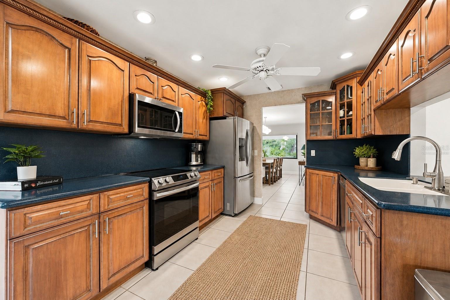 1683 Oak Pl Property Photo 34