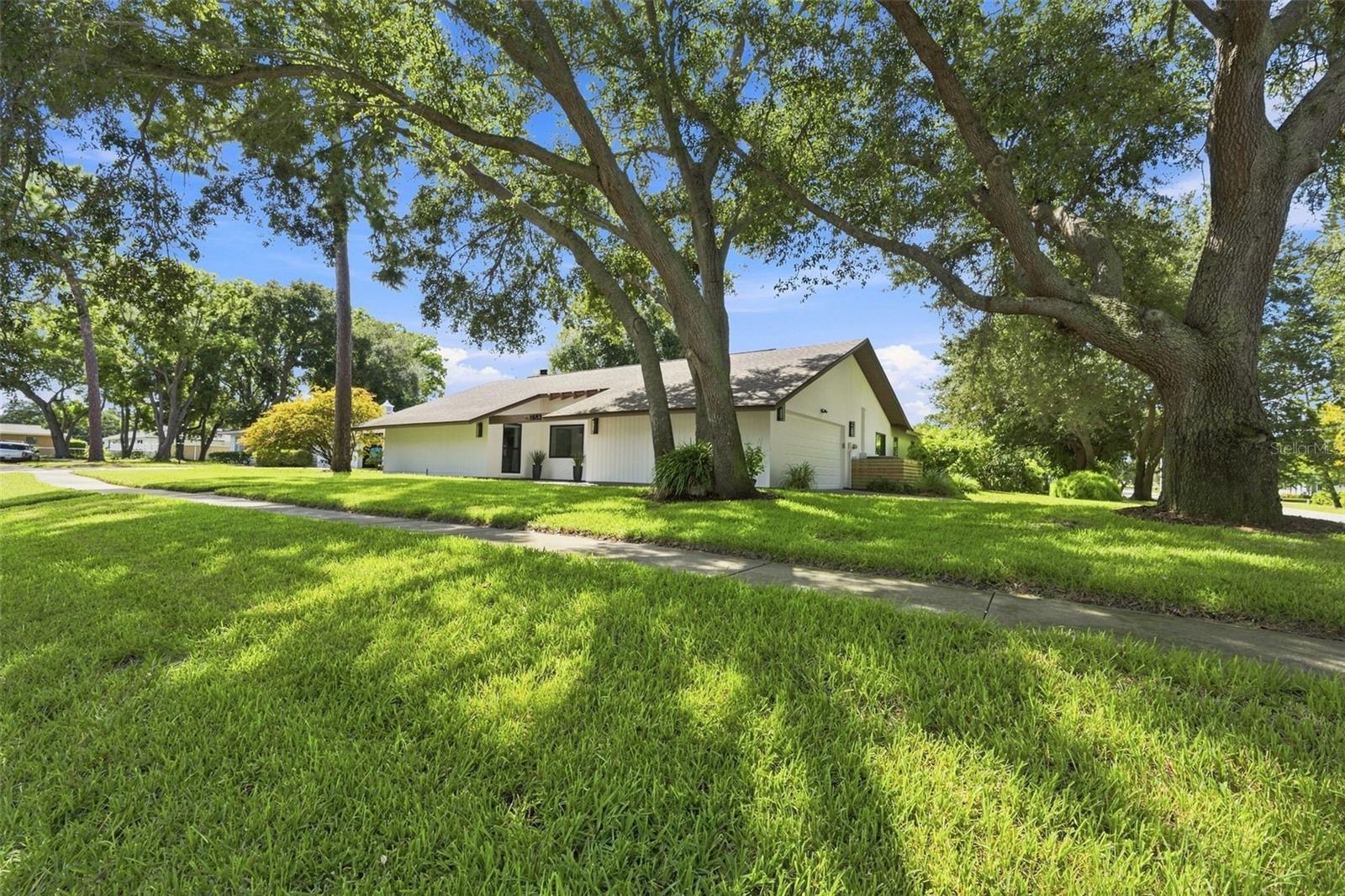 1683 Oak Pl Property Photo 47