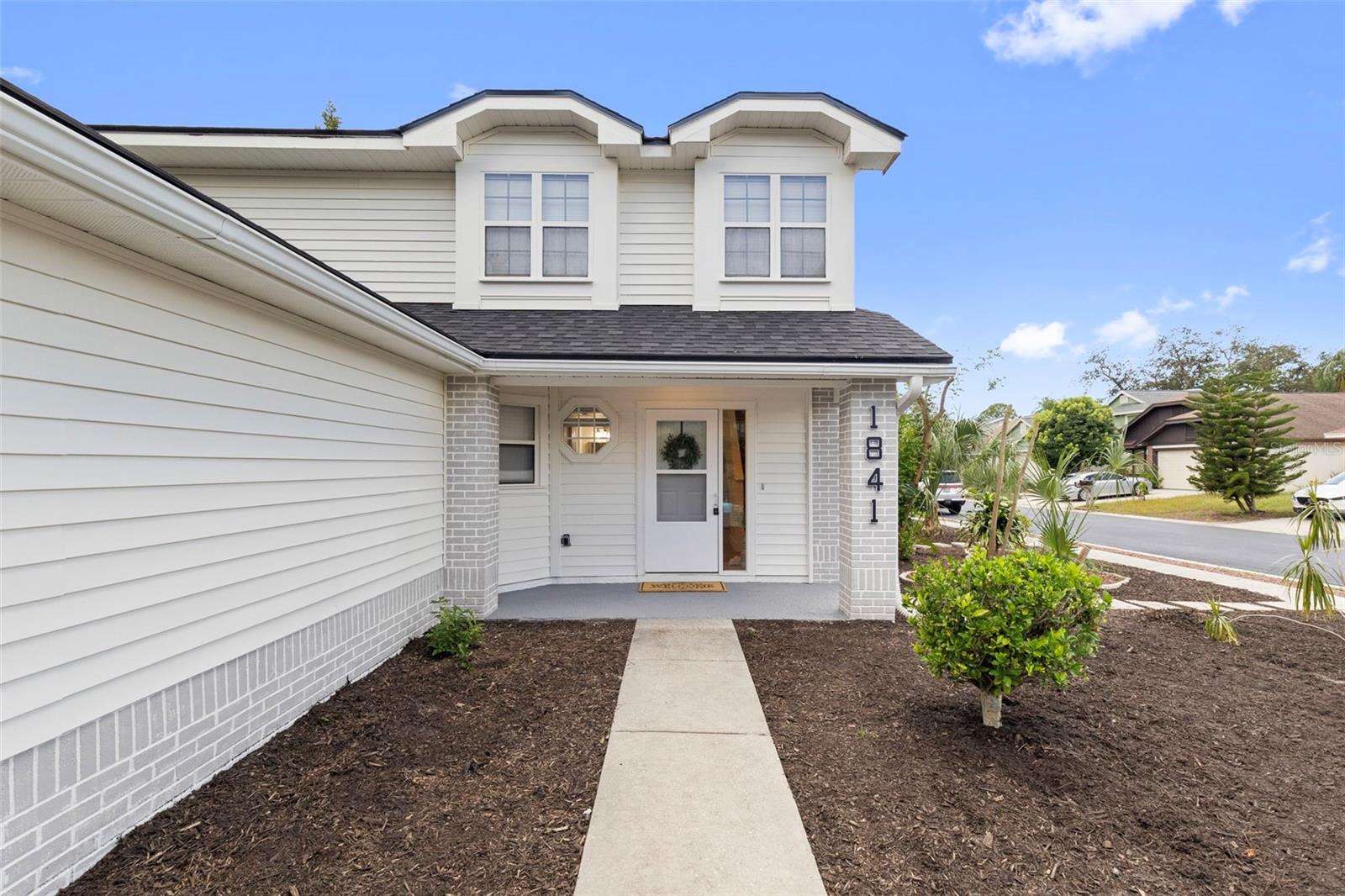 1841 Springwood Cir N Property Photo 2
