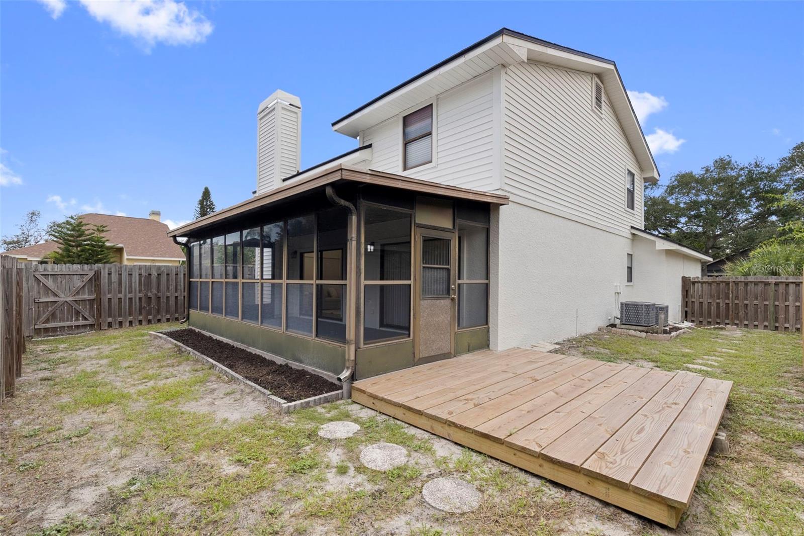 1841 Springwood Cir N Property Photo 30