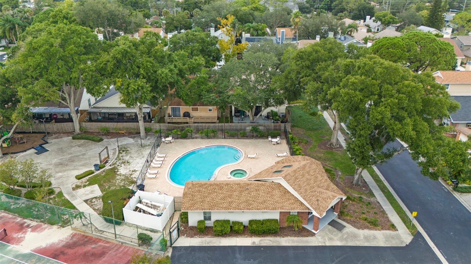 1841 Springwood Cir N Property Photo 32
