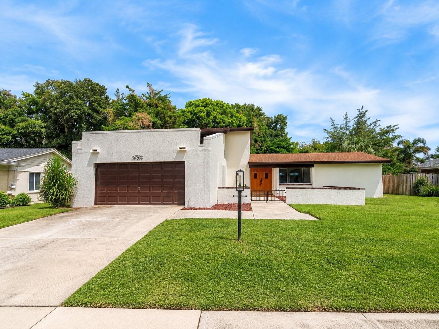 11735 Lipsey Rd Property Photo 1