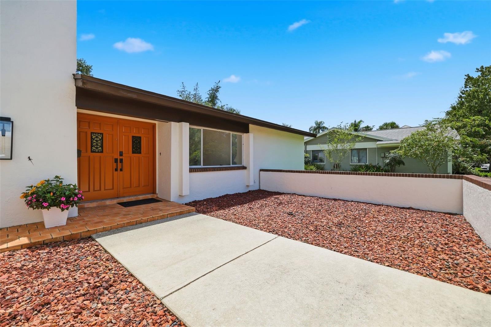 11735 Lipsey Rd Property Photo 3