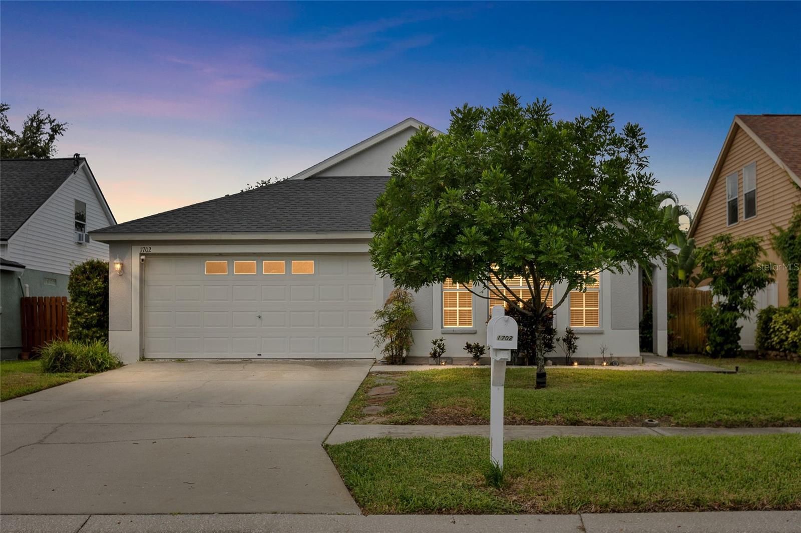 1702 MEADOW OAK LN