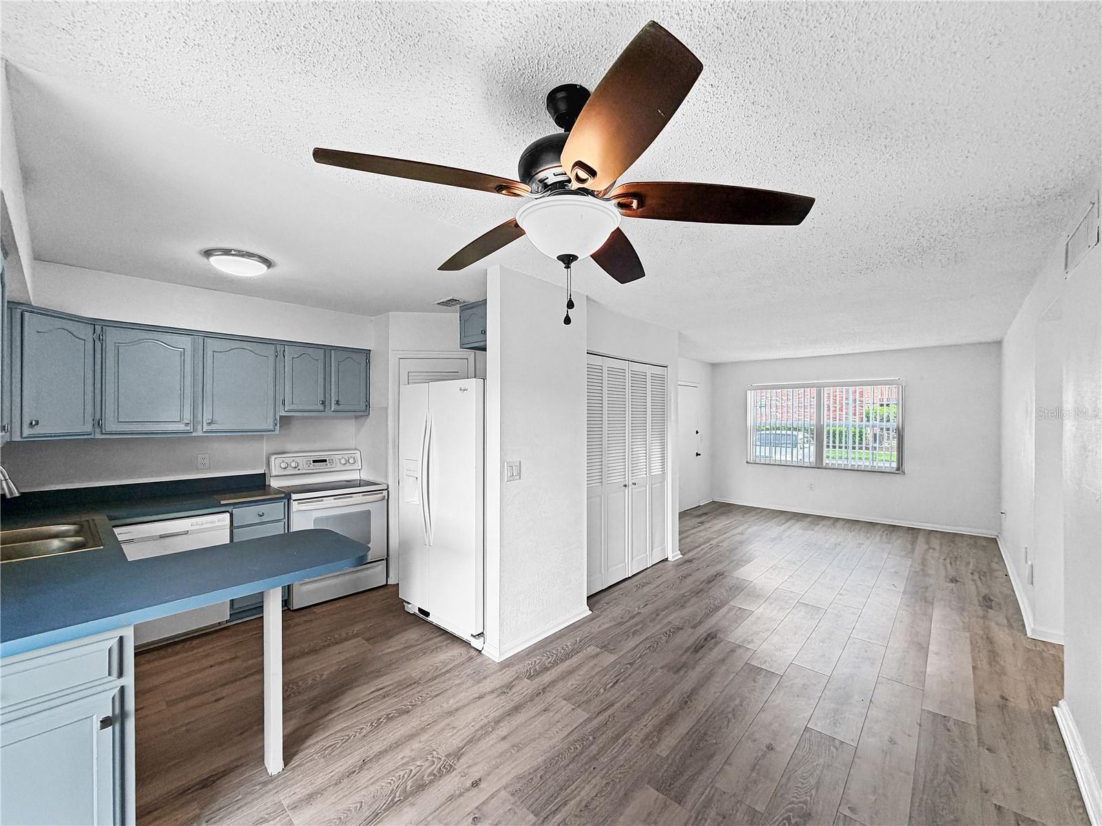1920 E Edgewood Dr #k9 Property Photo 6