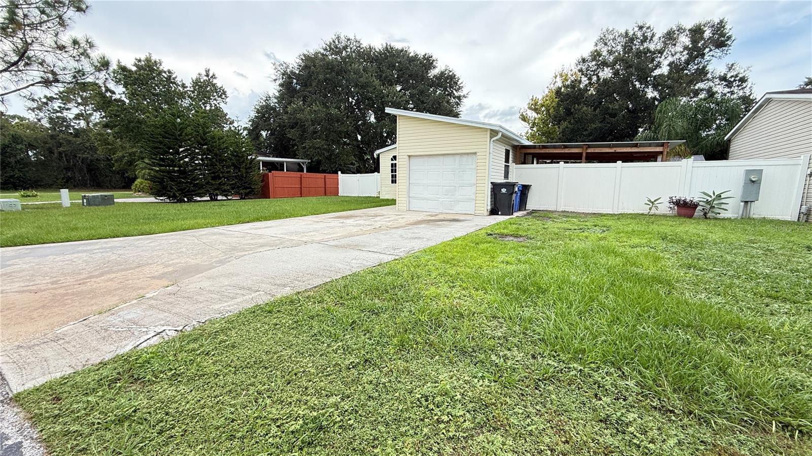 10404 Brussels Dr Property Photo 2
