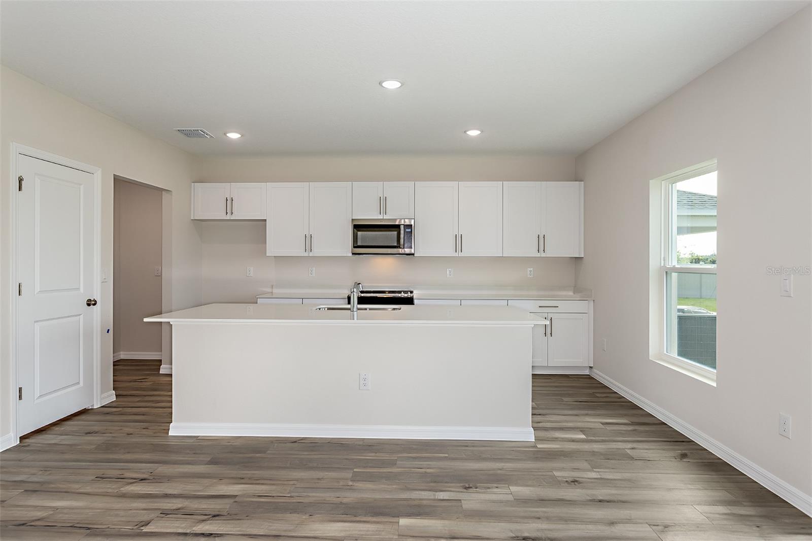 36715 Thornhedge Dr Property Photo 2
