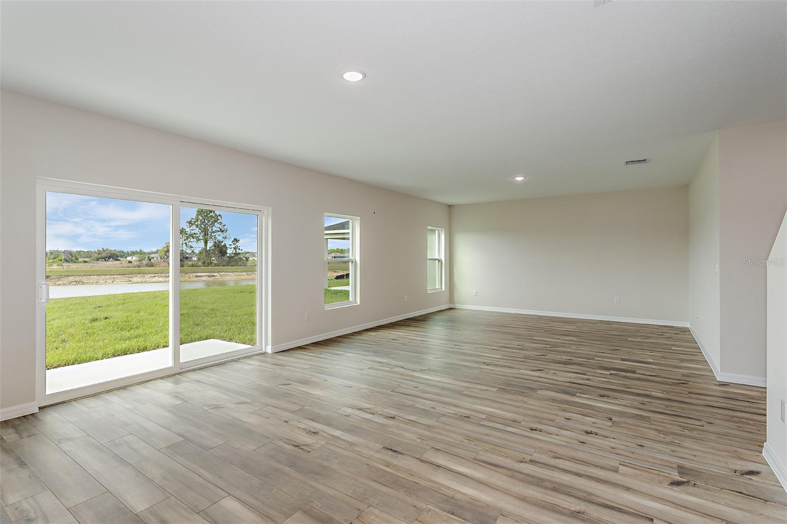 36715 Thornhedge Dr Property Photo 3