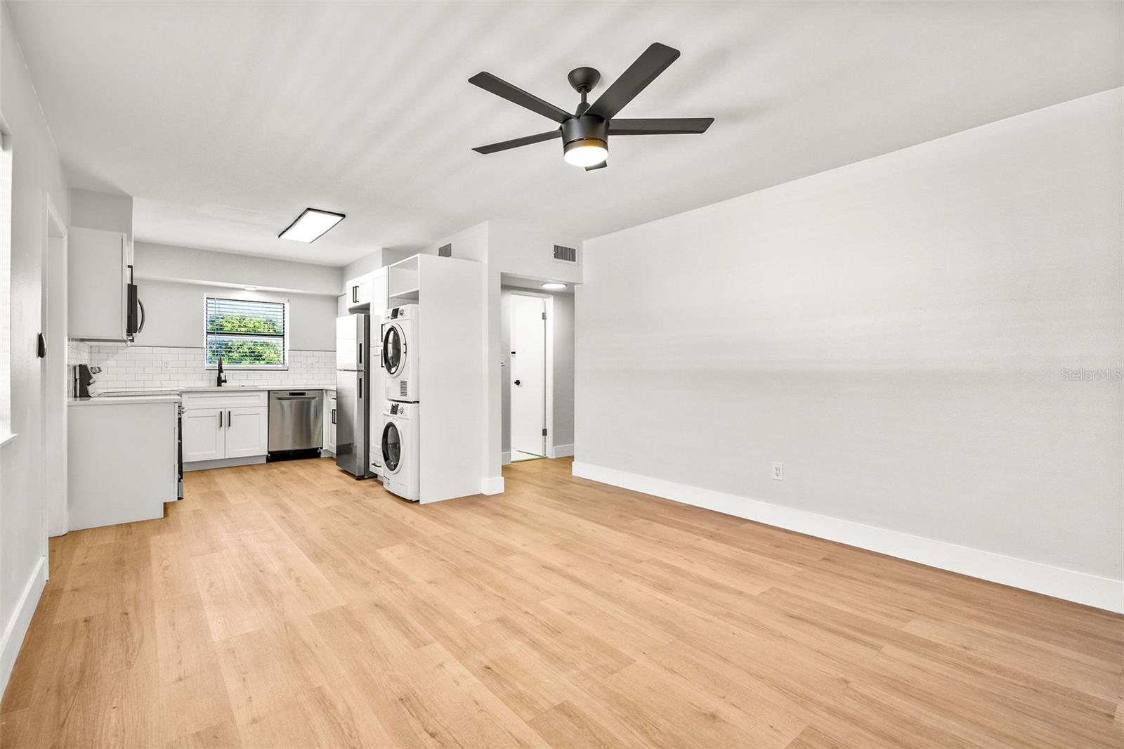 300 S NIMBUS AVE #3 Property Photo 1