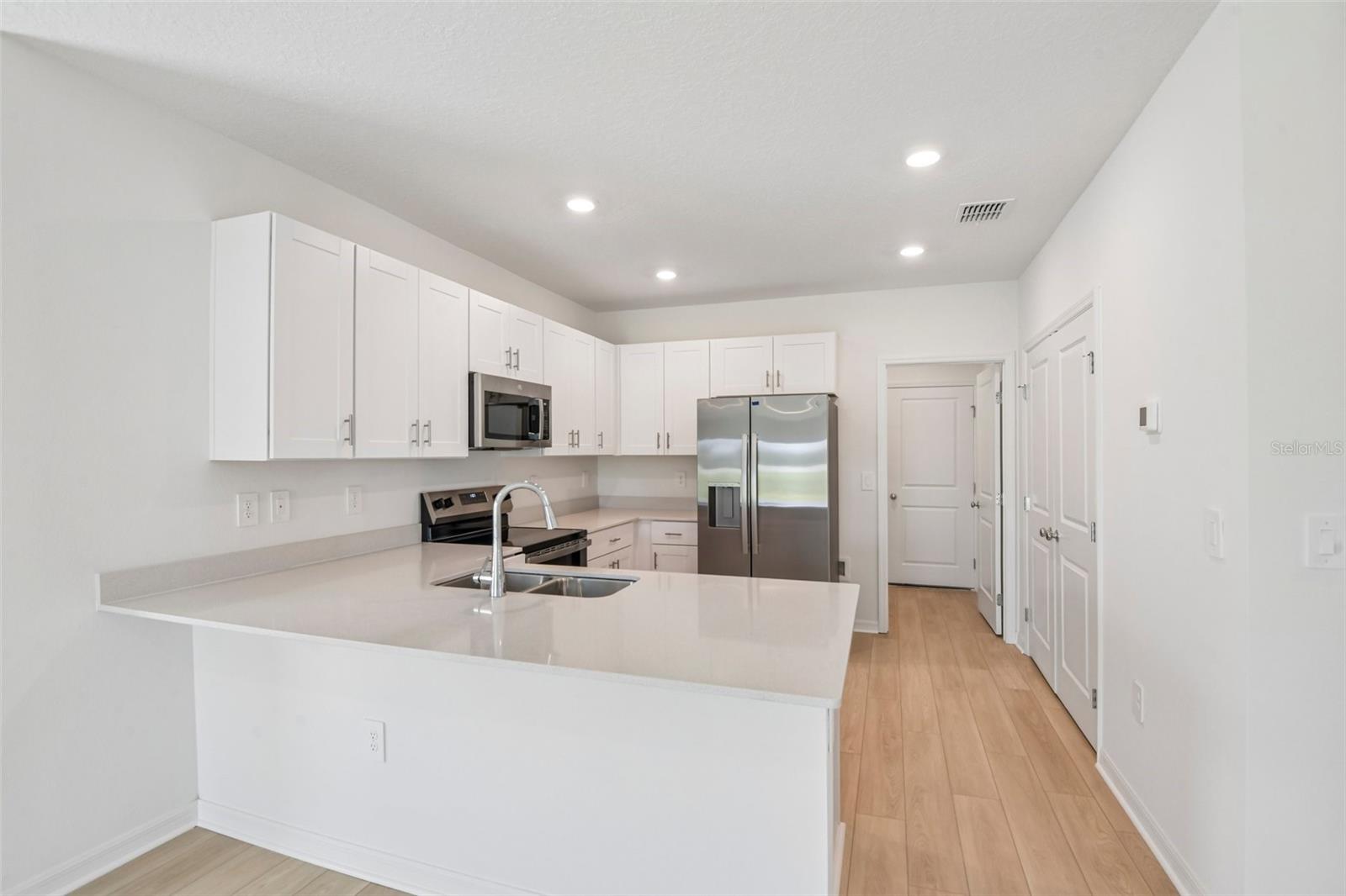 13721 Squall Ln Property Photo 6