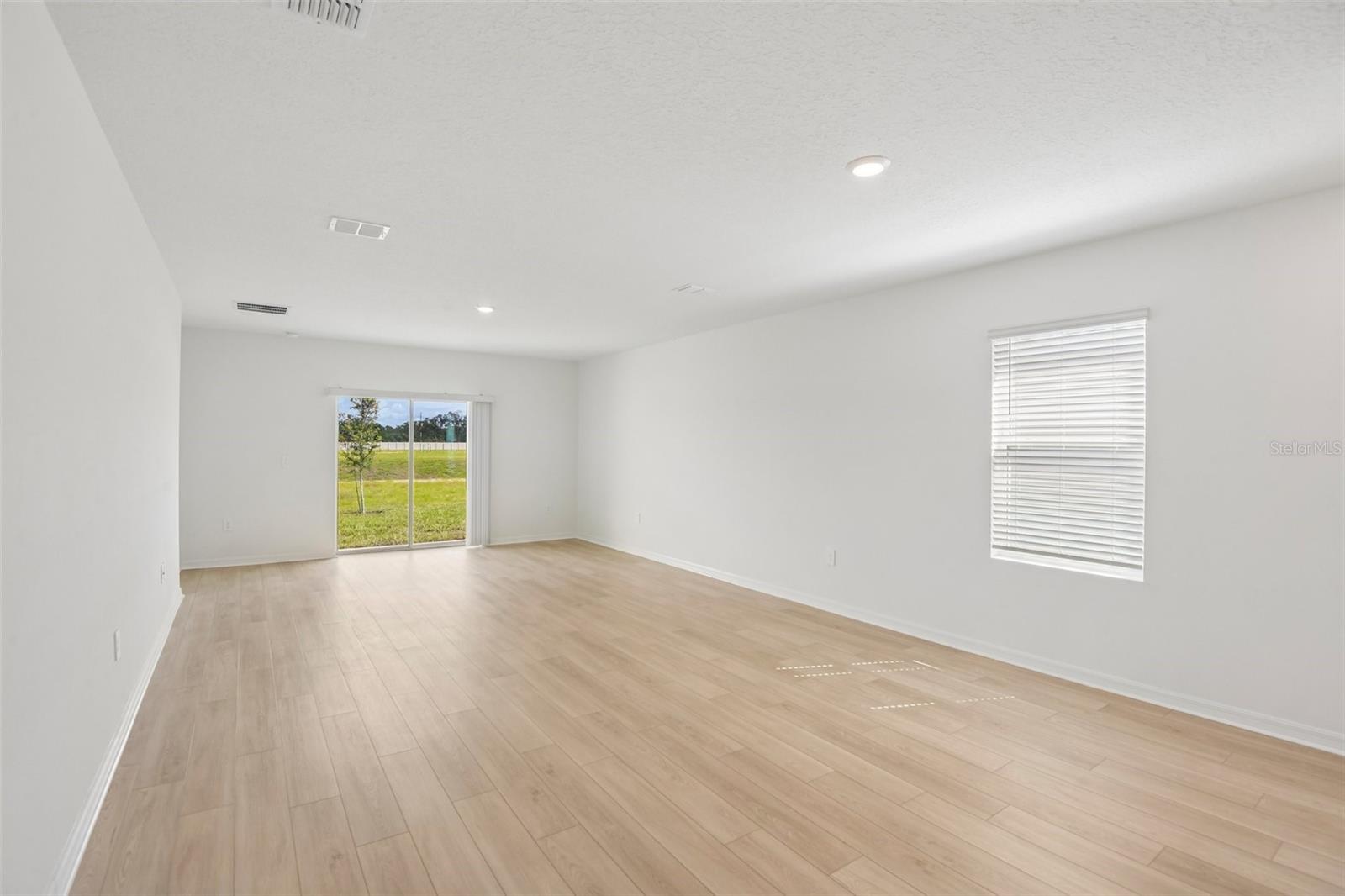 13721 Squall Ln Property Photo 11