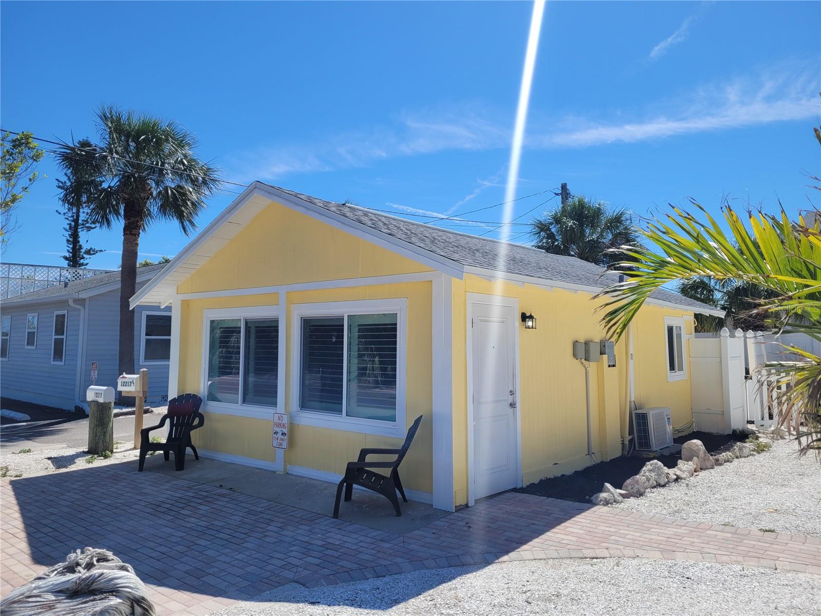 12217 1/2 Sunshine Ln Property Photo 1