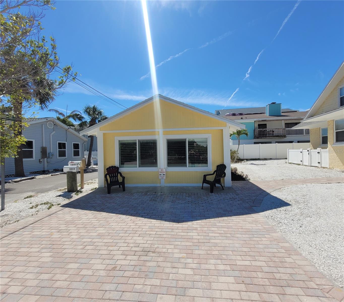 12217 1/2 Sunshine Ln Property Photo 2