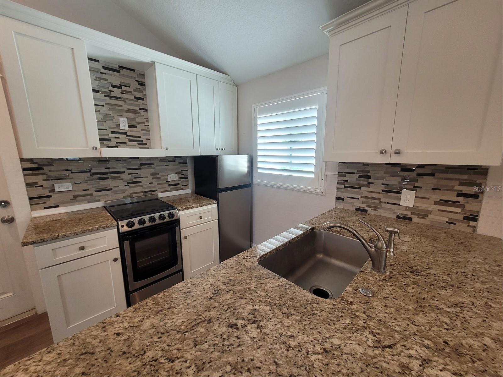 12217 1/2 Sunshine Ln Property Photo 8