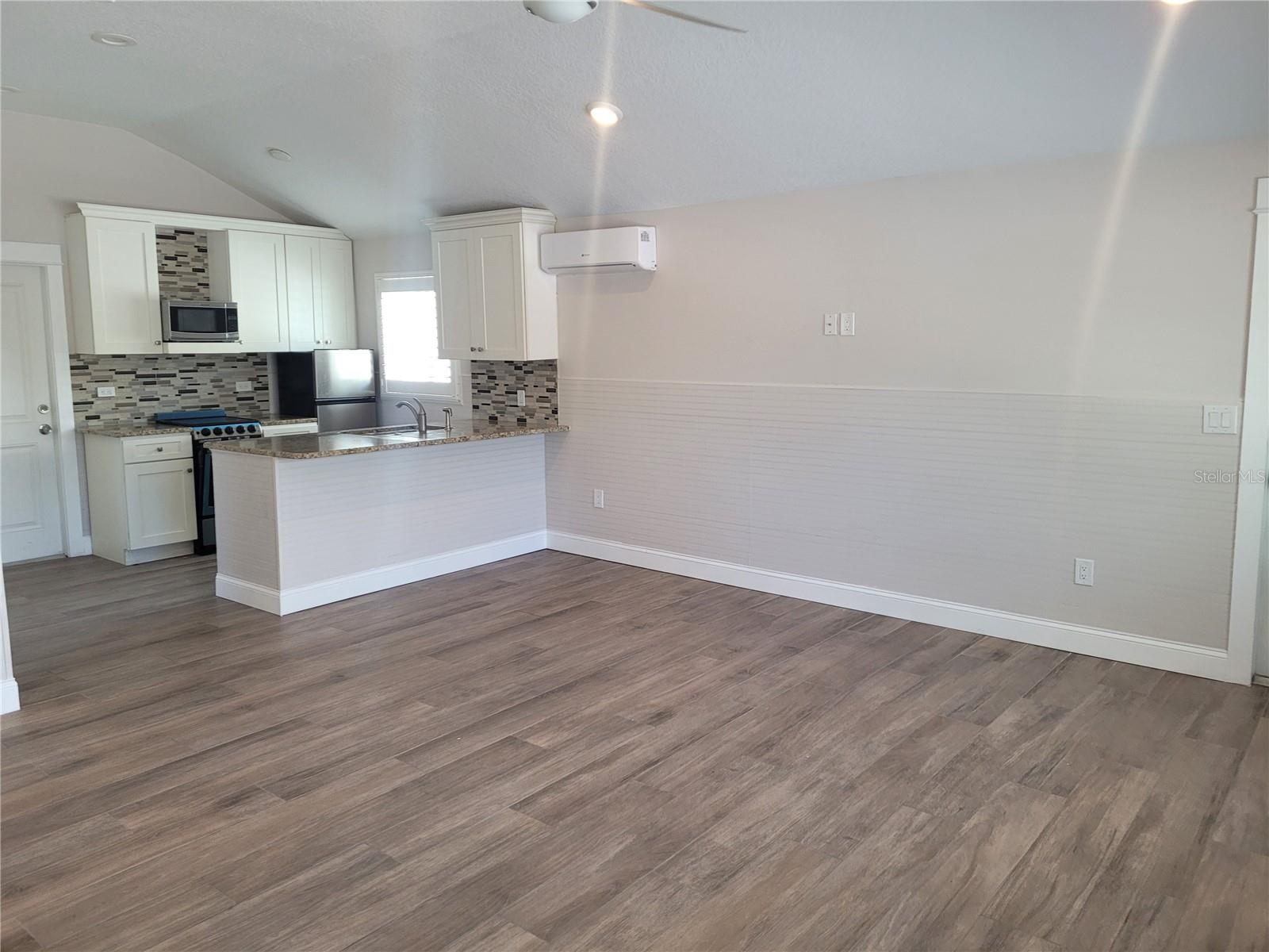 12217 1/2 Sunshine Ln Property Photo 15