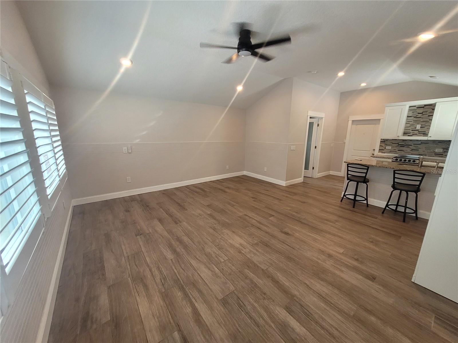 12217 1/2 Sunshine Ln Property Photo 16