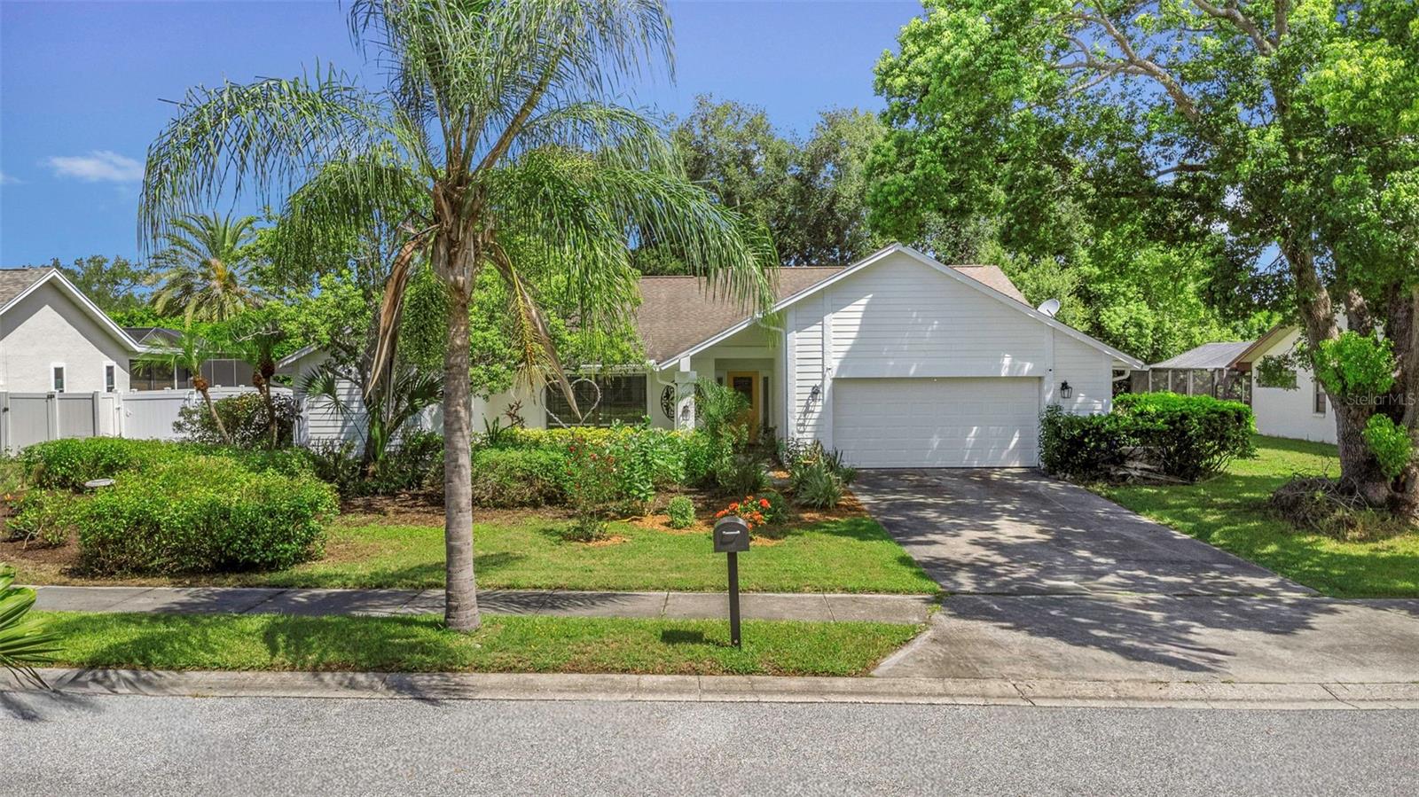 1620 Country Ln Property Photo 5