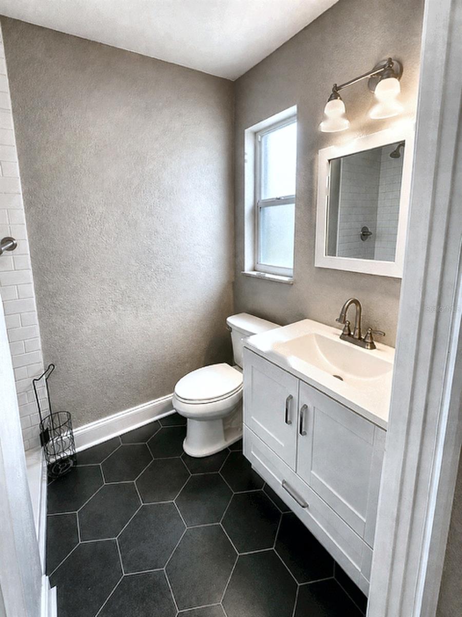 4307 W Main St Property Photo 5