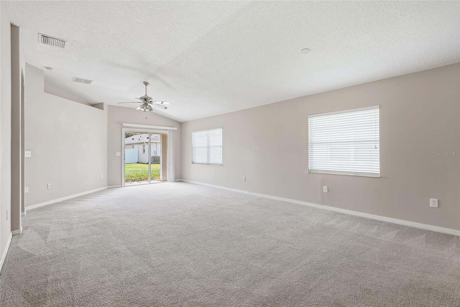 25928 Crippen Dr Property Photo 6