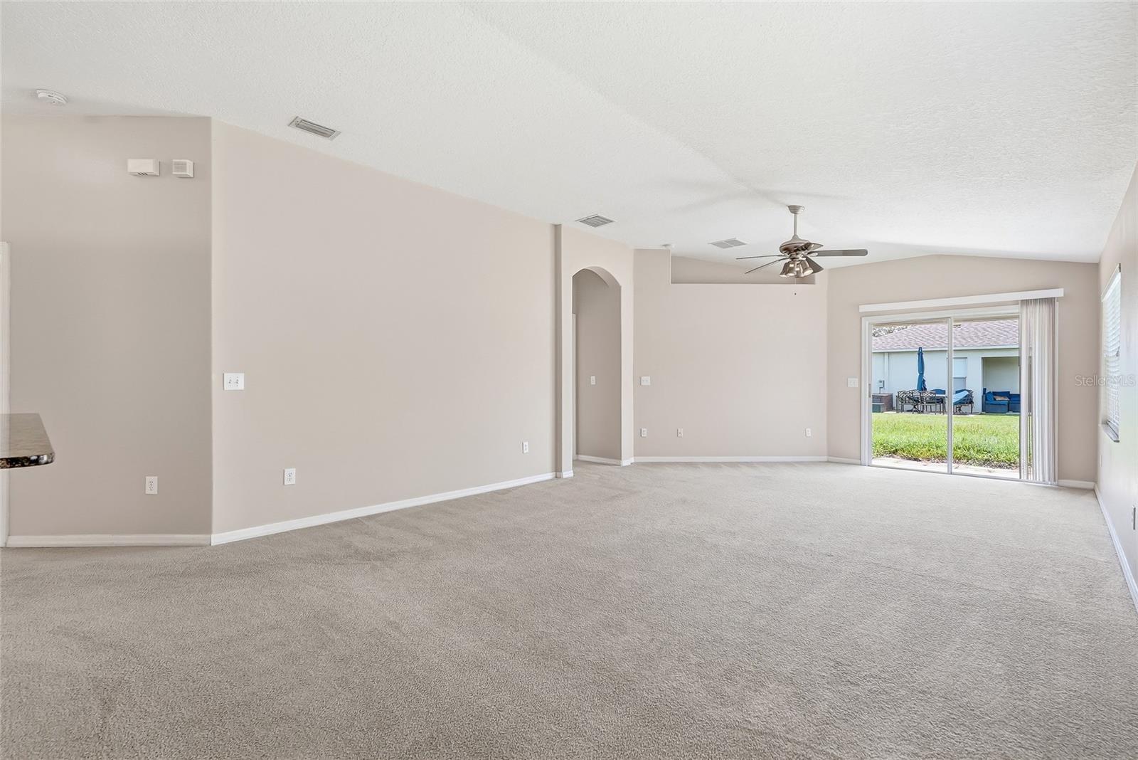 25928 Crippen Dr Property Photo 7