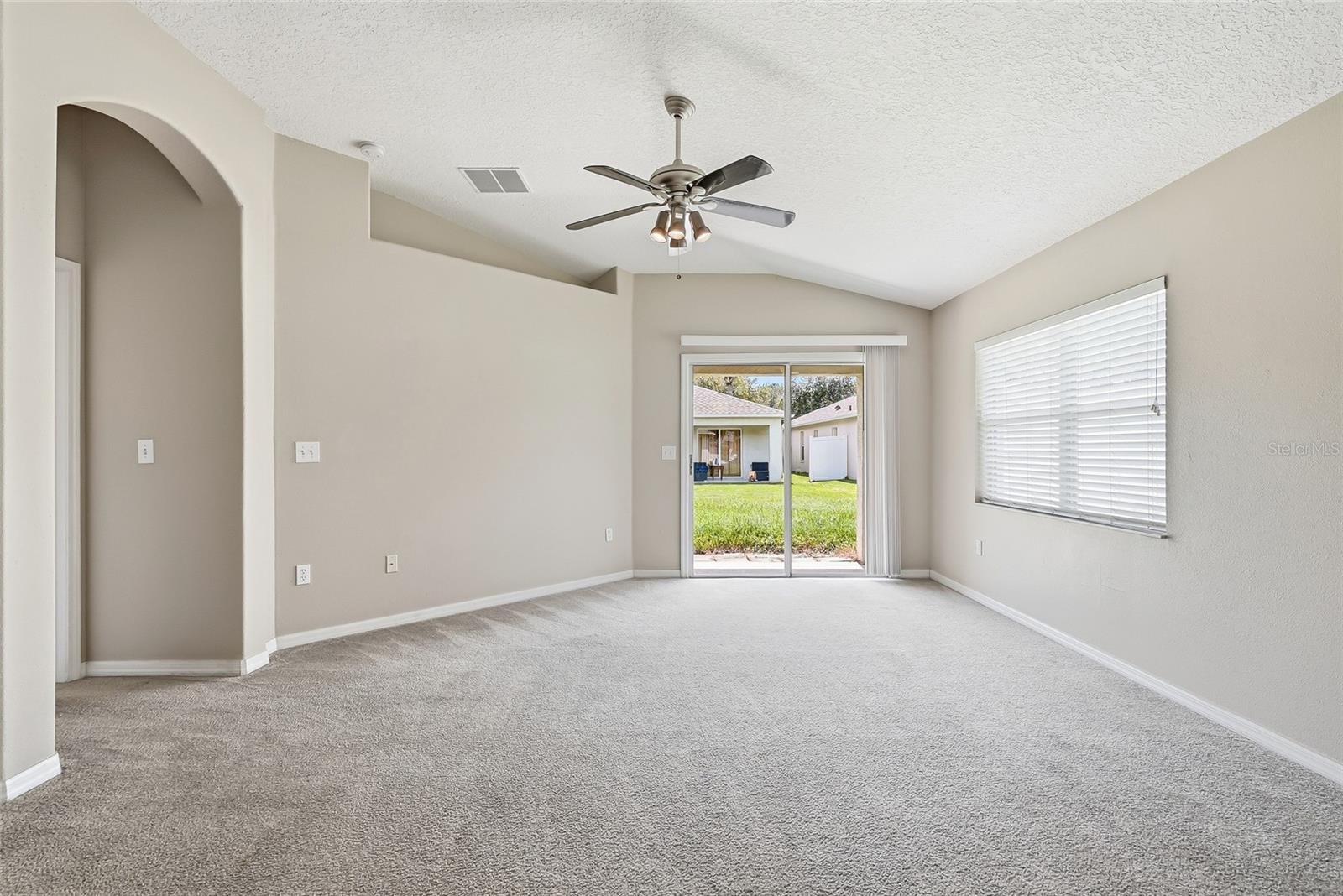 25928 Crippen Dr Property Photo 8