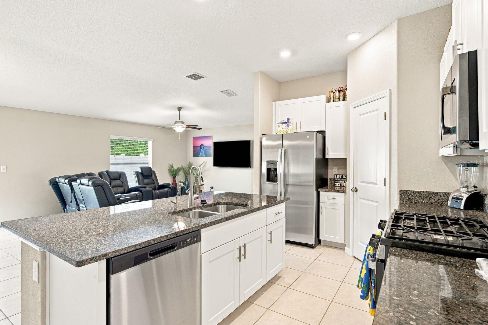 10358 Shady Preserve Dr Property Photo 6