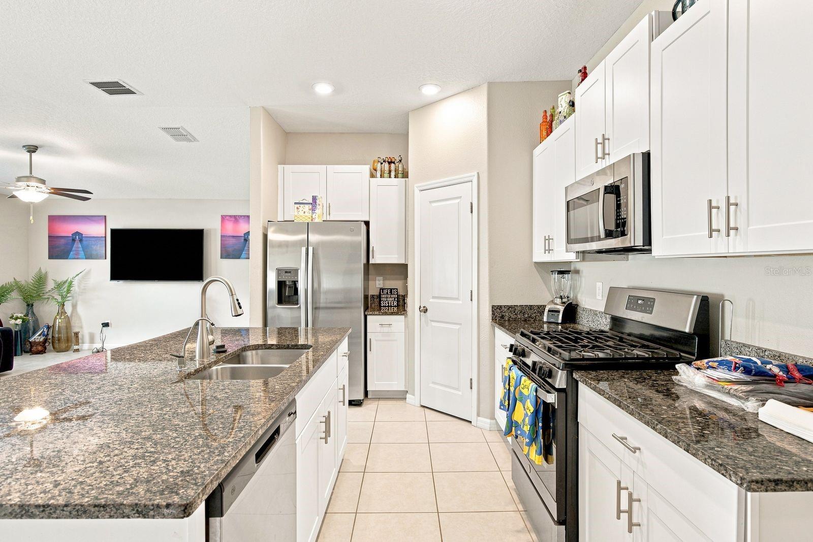 10358 Shady Preserve Dr Property Photo 7