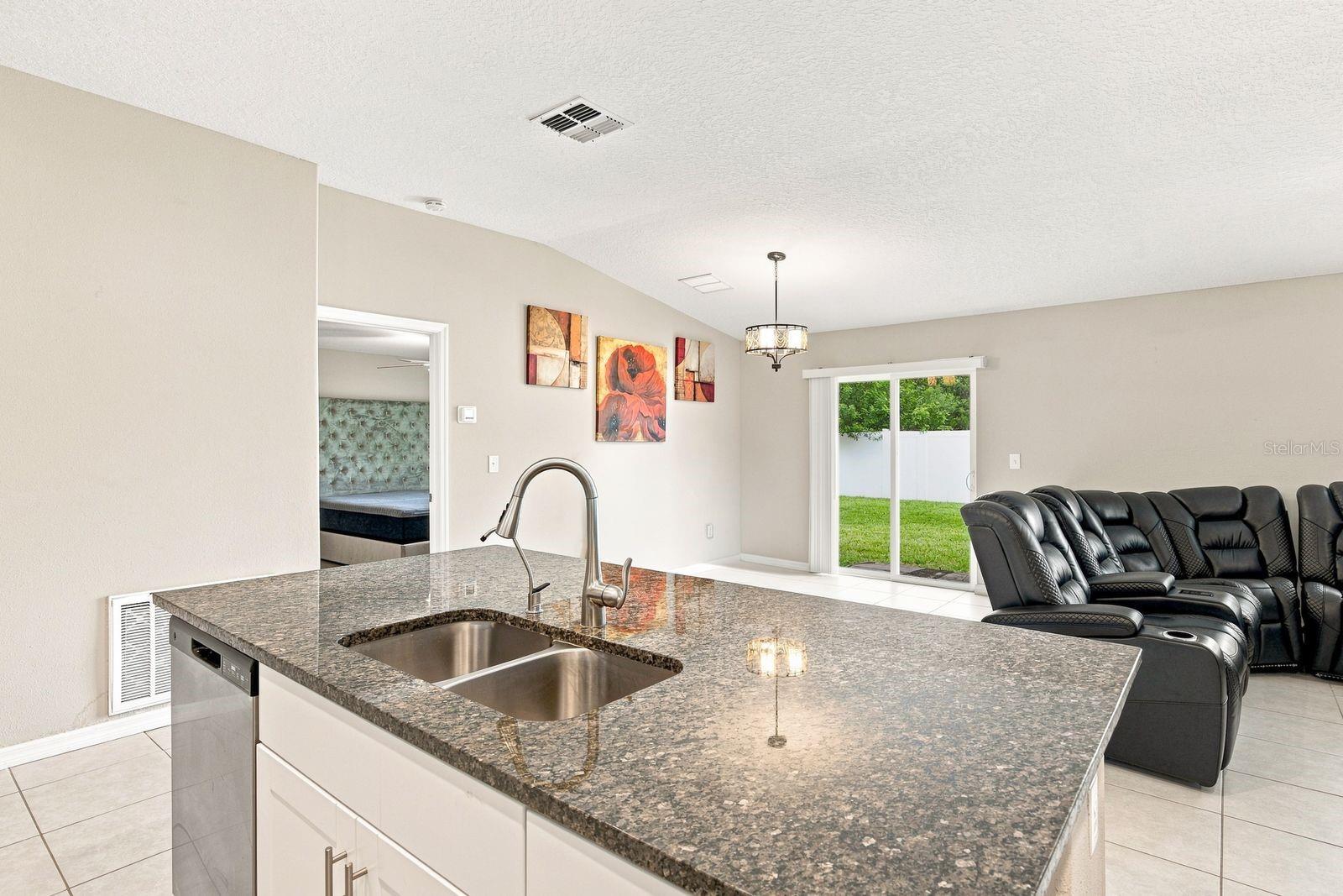 10358 Shady Preserve Dr Property Photo 8